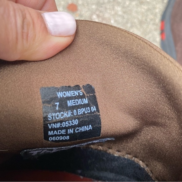 L.L.Bean Suede Thinsulate Pull On Women’s Ankle Boots - Picture 5 of 7